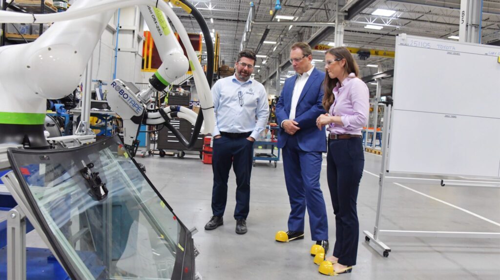 Innovative Automation demonstrates RoboTape™, the advanced robotic tape application system, to Ontario government officials during a tour focused on advanced manufacturing technology.