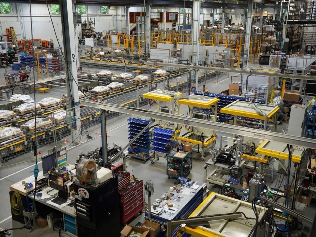 Innovative Automation’s advanced manufacturing technologies toured by Minister Stephen Crawford and MPP Andrea Khanjin.